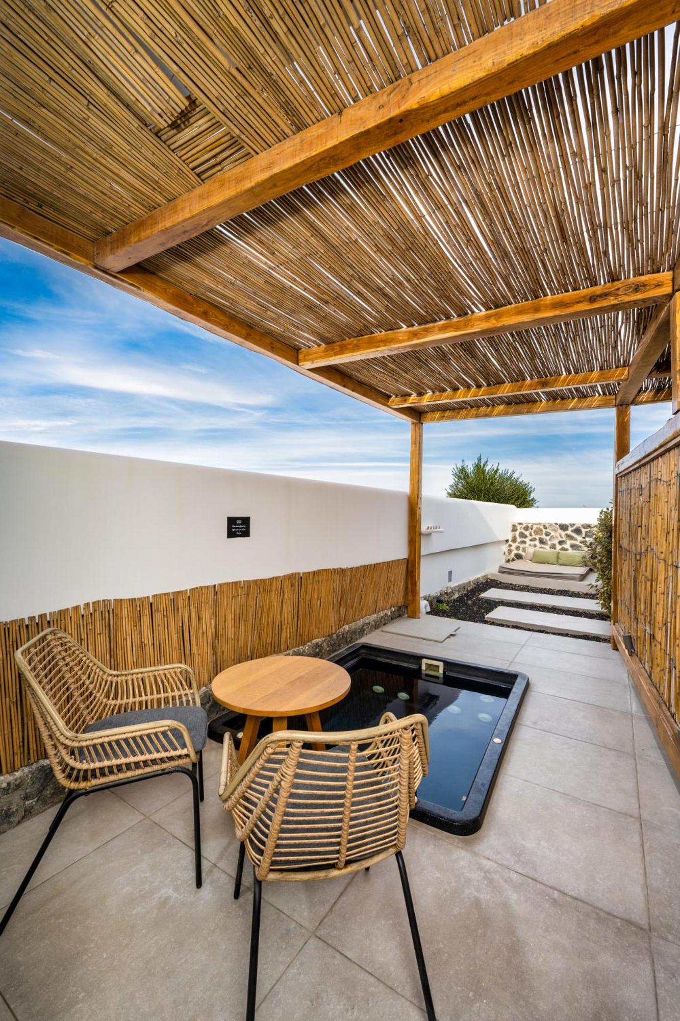 Callia Retreat Suites - Adults Only Fira  Exteriér fotografie