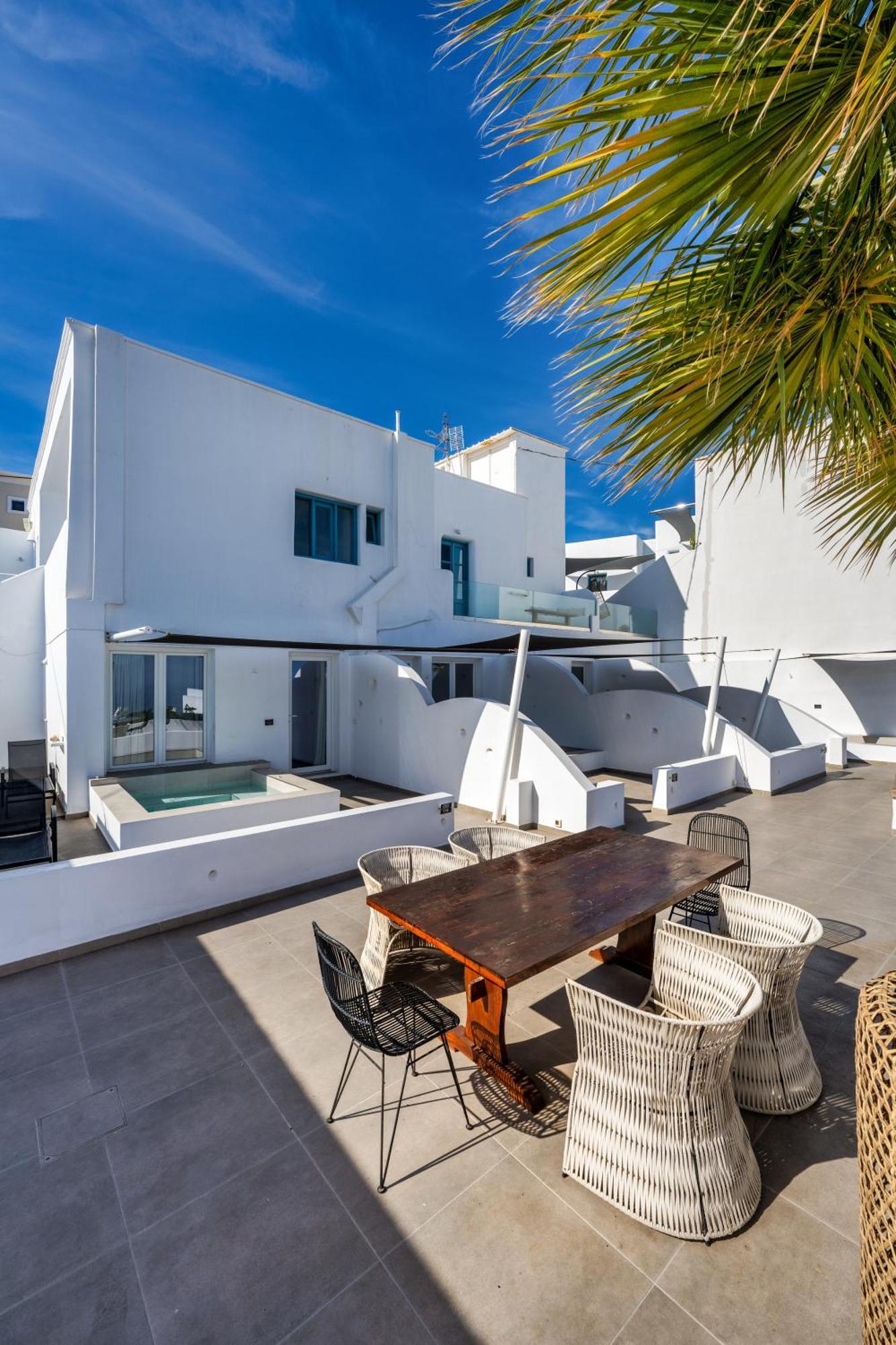 Callia Retreat Suites - Adults Only Fira  Exteriér fotografie