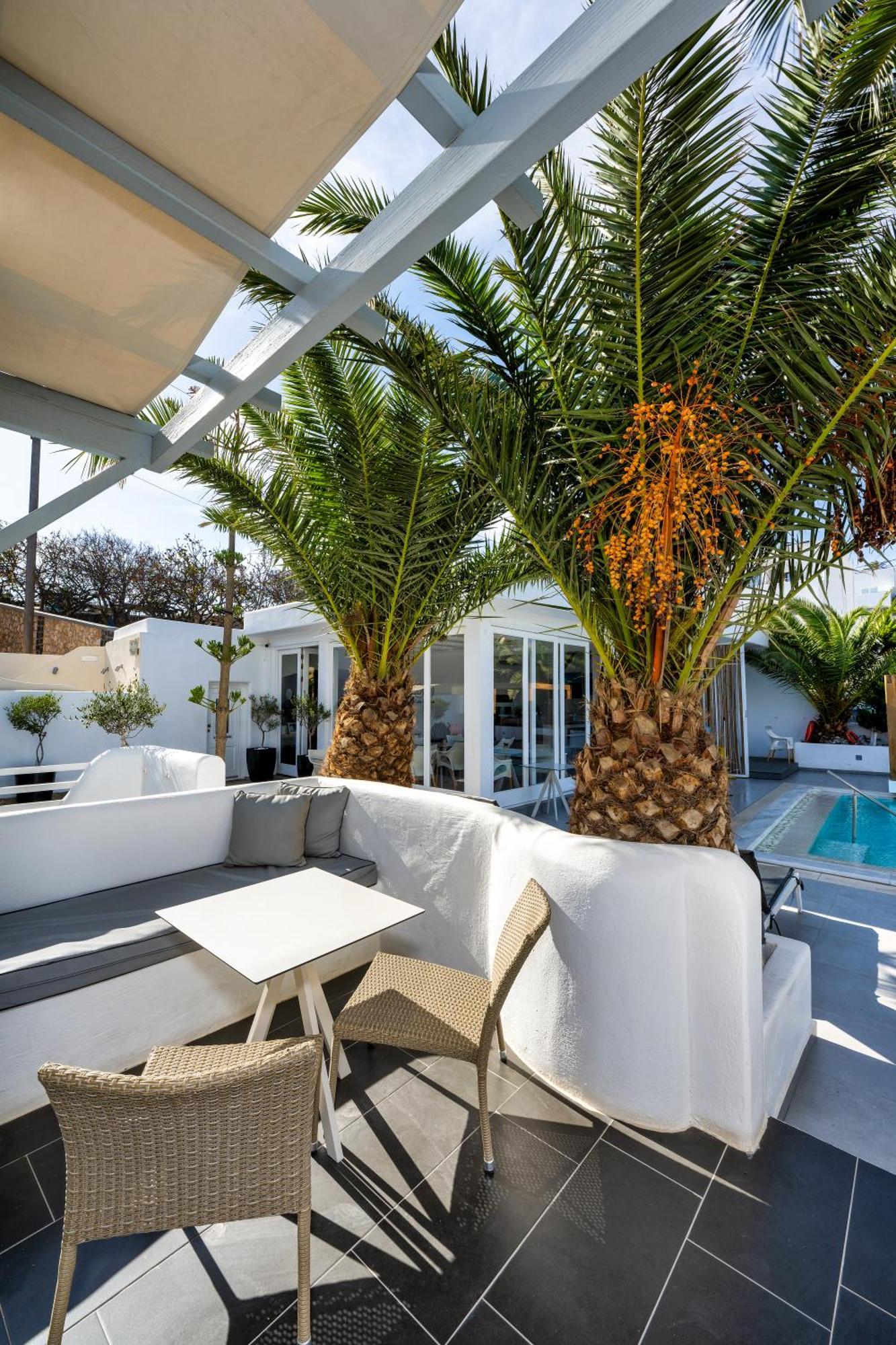 Callia Retreat Suites - Adults Only Fira  Pokoj fotografie